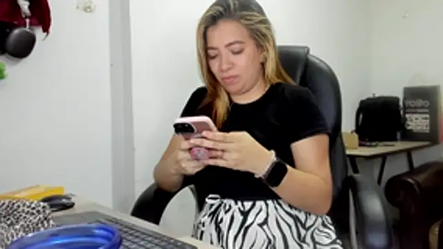 alma fenix online show from 15, 4, 2026