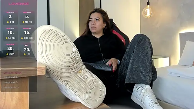 alma fenix online show from 28, 10, 2025