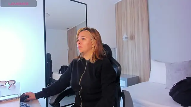 alma fenix online show from 5, 12, 2025