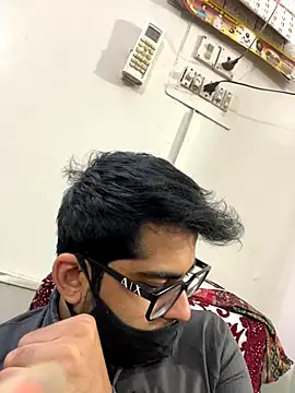 Snapshot of John_desihunk chatting on 29, 11, 2025 John desihunk online show from 29, 11, 2025