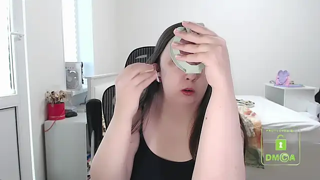 Snapshot of cute_and_hot chatting on 18, 10, 2025 cute and hot online show from 18, 10, 2025