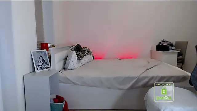 cute and hot online show from 15, 4, 2026