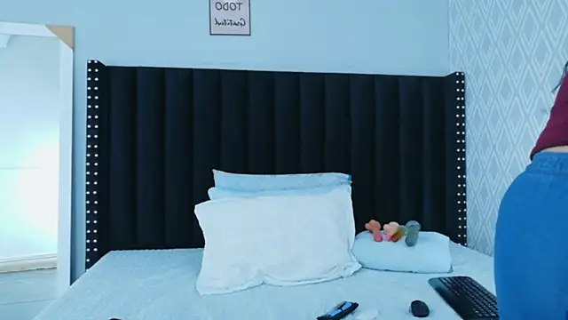 hotlatinateacher online show from 20, 4, 2026