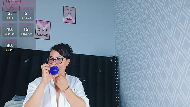 hotlatinateacher online show from 12, 1, 2026