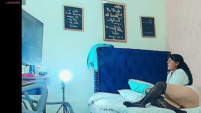 hotlatinateacher online show from 17, 2, 2025