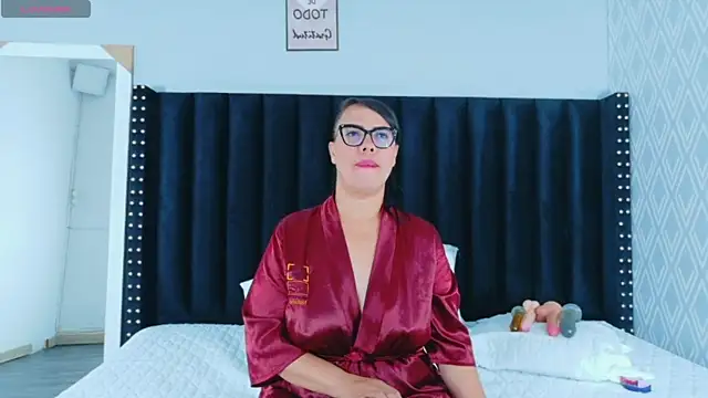 hotlatinateacher online show from 19, 4, 2026