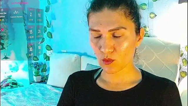 Snapshot of venus_swet_ chatting on 12, 11, 2025 venus swet online show from 12, 11, 2025