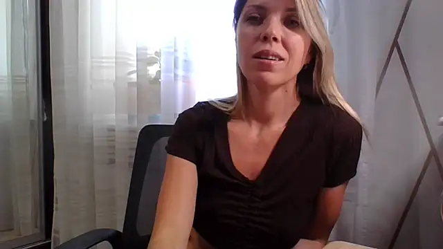 Snapshot of VelvetLove287 chatting on 28, 5, 2026 VelvetLove287 online show from 28, 5, 2026