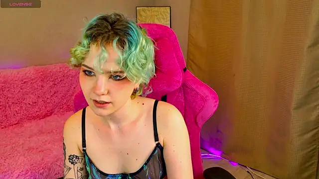 Snapshot of School_Love chatting on 4, 2, 2025 School Love online show from 4, 2, 2025