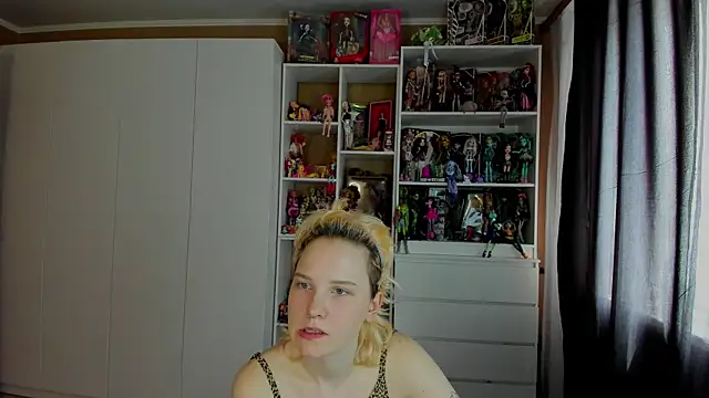 Snapshot of School_Love chatting on 23, 7, 2026 School Love online show from 23, 7, 2026