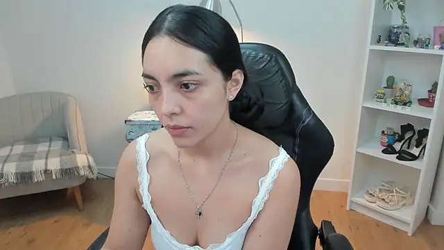  BellaEvans  online show from 25, 2, 2026