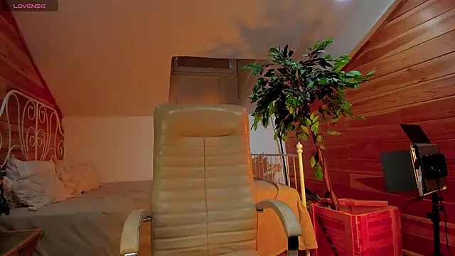 AdalynGlows online show from 11, 4, 2026