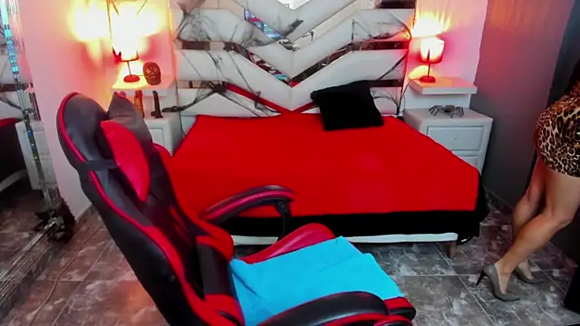 KateTompson  online show from 28, 10, 2025