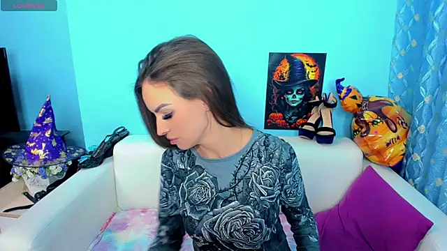 LindaaLu online show from 11, 11, 2025