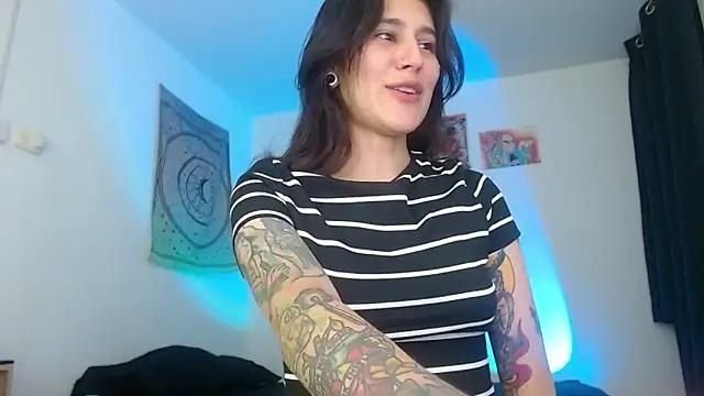 Snapshot of Julytattoo chatting on 2, 3, 2025 Julytattoo online show from 2, 3, 2025