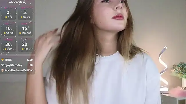 Snapshot of chloi_hes chatting on 2, 12, 2025 chloi hes online show from 2, 12, 2025