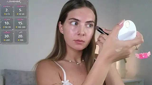 Snapshot of chloi_hes chatting on 12, 10, 2025 chloi hes online show from 12, 10, 2025