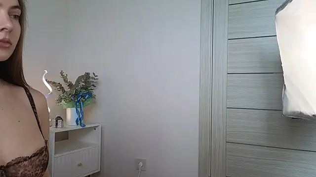 Snapshot of chloi_hes chatting on 13, 5, 2026 chloi hes online show from 13, 5, 2026