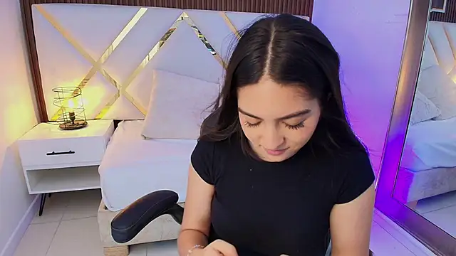 Emelie Ch1 online show from 6, 3, 2026