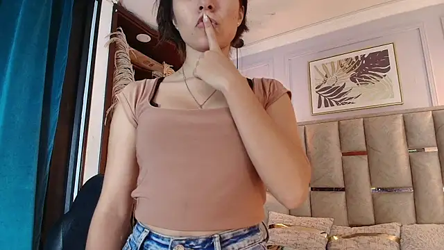 Snapshot of Emelie_Ch1 chatting on 15, 3, 2025 Emelie Ch1 online show from 15, 3, 2025