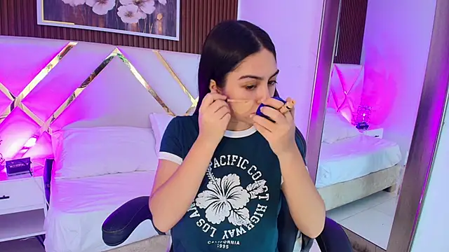 Snapshot of Emelie_Ch1 chatting on 31, 5, 2026 Emelie Ch1 online show from 31, 5, 2026