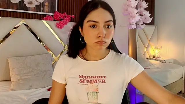 Snapshot of Emelie_Ch1 chatting on 18, 6, 2026 Emelie Ch1 online show from 18, 6, 2026