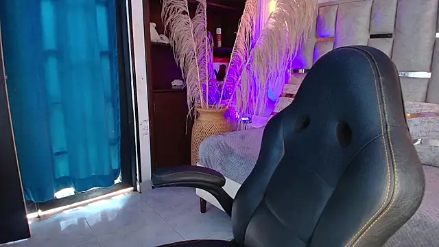 Snapshot of Emelie_Ch1 chatting on 16, 3, 2025 Emelie Ch1 online show from 16, 3, 2025