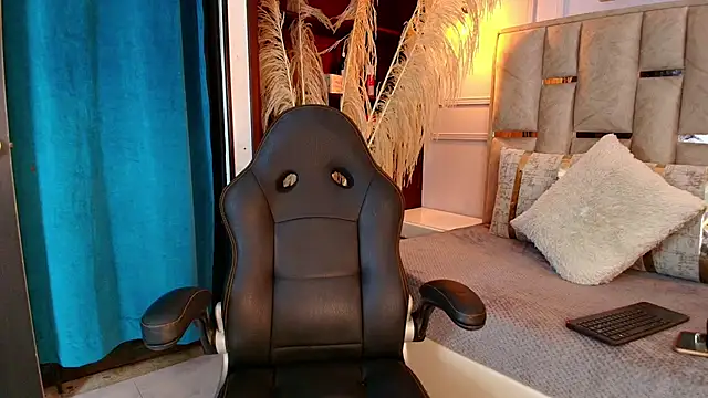 Snapshot of Emelie_Ch1 chatting on 16, 3, 2025 Emelie Ch1 online show from 16, 3, 2025