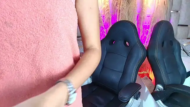 Snapshot of Emelie_Ch1 chatting on 21, 2, 2025 Emelie Ch1 online show from 21, 2, 2025