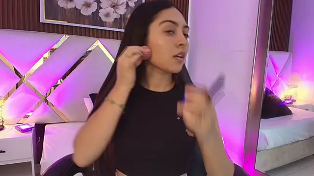 Snapshot of Emelie_Ch1 chatting on 14, 5, 2026 Emelie Ch1 online show from 14, 5, 2026