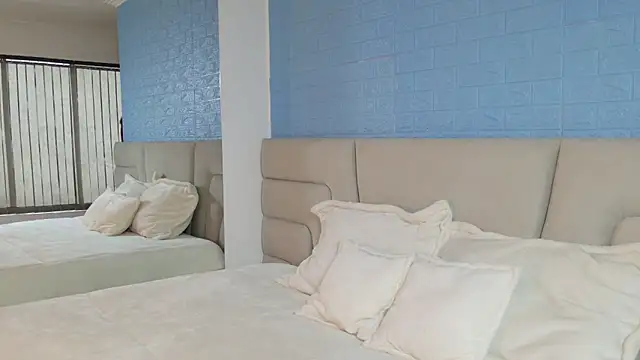 Zoe Benson online show from 8, 10, 2025