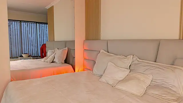 Zoe Benson online show from 7, 3, 2026