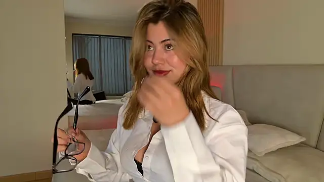 Snapshot of Zoe_Benson chatting on 5, 6, 2026 Zoe Benson online show from 5, 6, 2026
