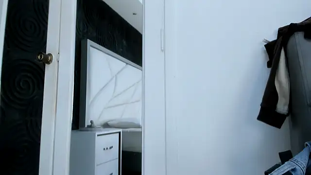 AbigailWilliams  online show from 13, 11, 2025