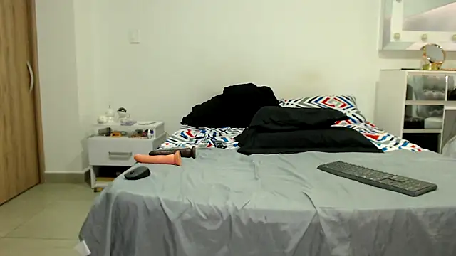 AnnieRoss69 online show from 5, 12, 2025