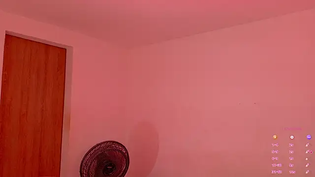 Snapshot of Gaby_Vegaa chatting on 8, 11, 2025 Gaby Vegaa online show from 8, 11, 2025