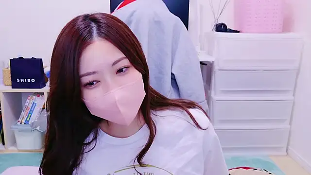 Snapshot of oxo_yuna_oxo chatting on 5, 1, 2025 oxo yuna oxo online show from 5, 1, 2025
