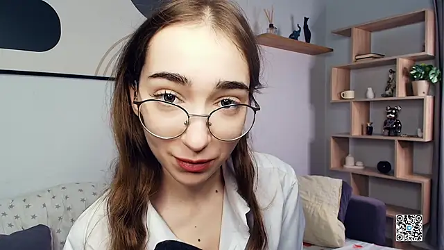 PollyBeev online show from 10, 10, 2025