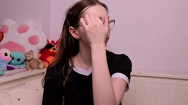 PollyBeev online show from 18, 6, 2026