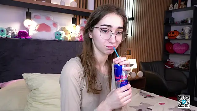 PollyBeev online show from 18, 11, 2025