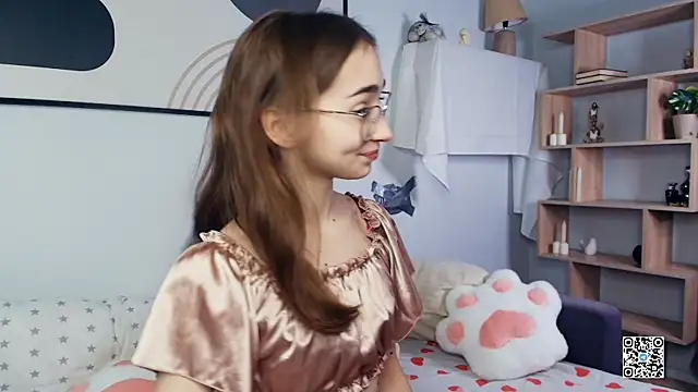 PollyBeev online show from 24, 10, 2025