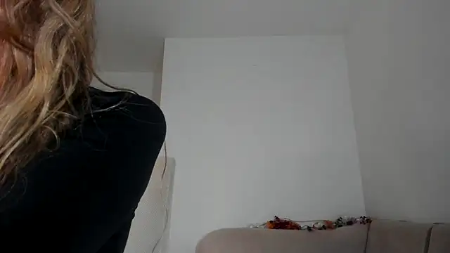 MiaMews online show from 26, 10, 2025