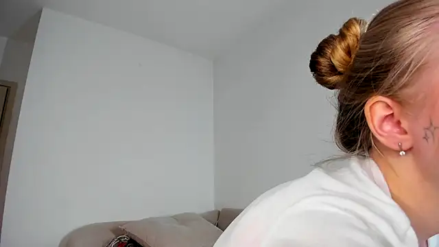 MiaMews online show from 13, 11, 2025