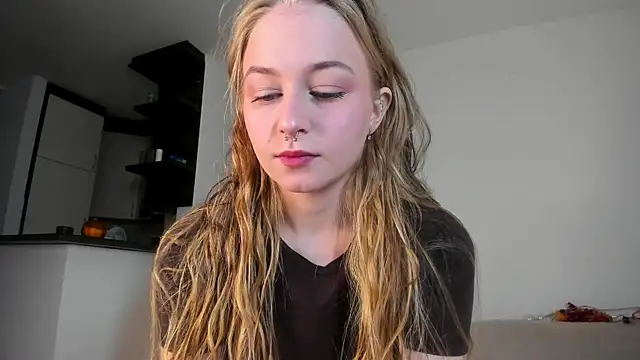 MiaMews online show from 27, 10, 2025