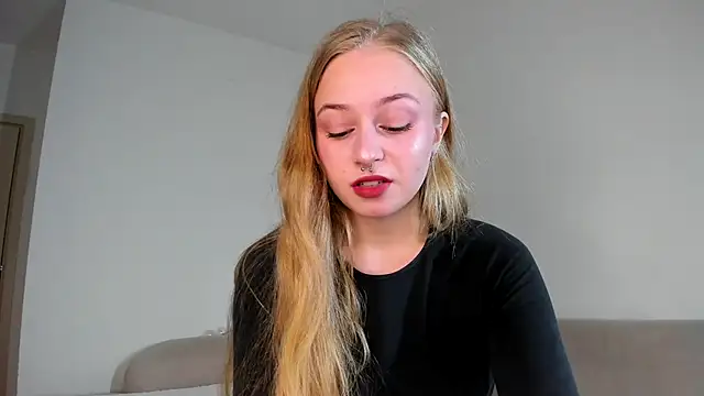 MiaMews online show from 5, 11, 2025