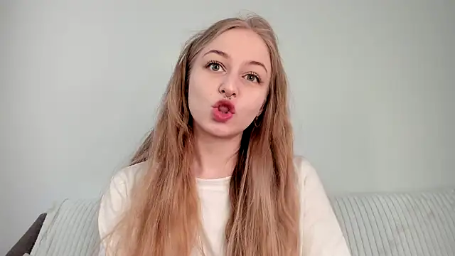 MiaMews online show from 22, 4, 2026