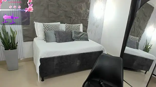 Snapshot of coniie_jhons chatting on 19, 6, 2026 coniie jhons online show from 19, 6, 2026