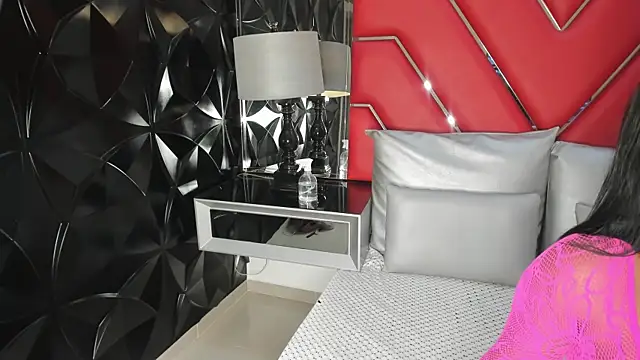 Snapshot of KeniaMuller chatting on 19, 10, 2025 KeniaMuller online show from 19, 10, 2025