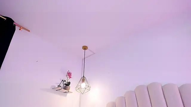 Jimena White  online show from 9, 3, 2025
