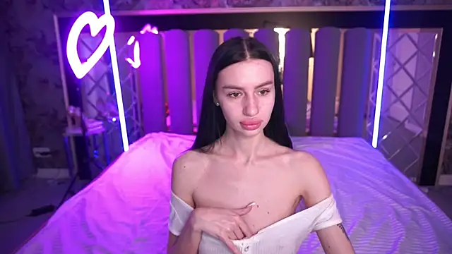 Snow WhiteeeX online show from 5, 3, 2026